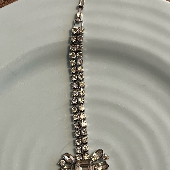 Pretty Vintage Costume Bracelet - Picture 4 of 5